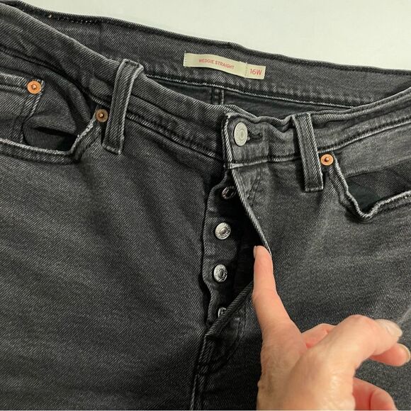 Levi’s Wedgie Straight Faded Black Wash Jeans Size 16W Button Fly Cropped Denim - Picture 4 of 8